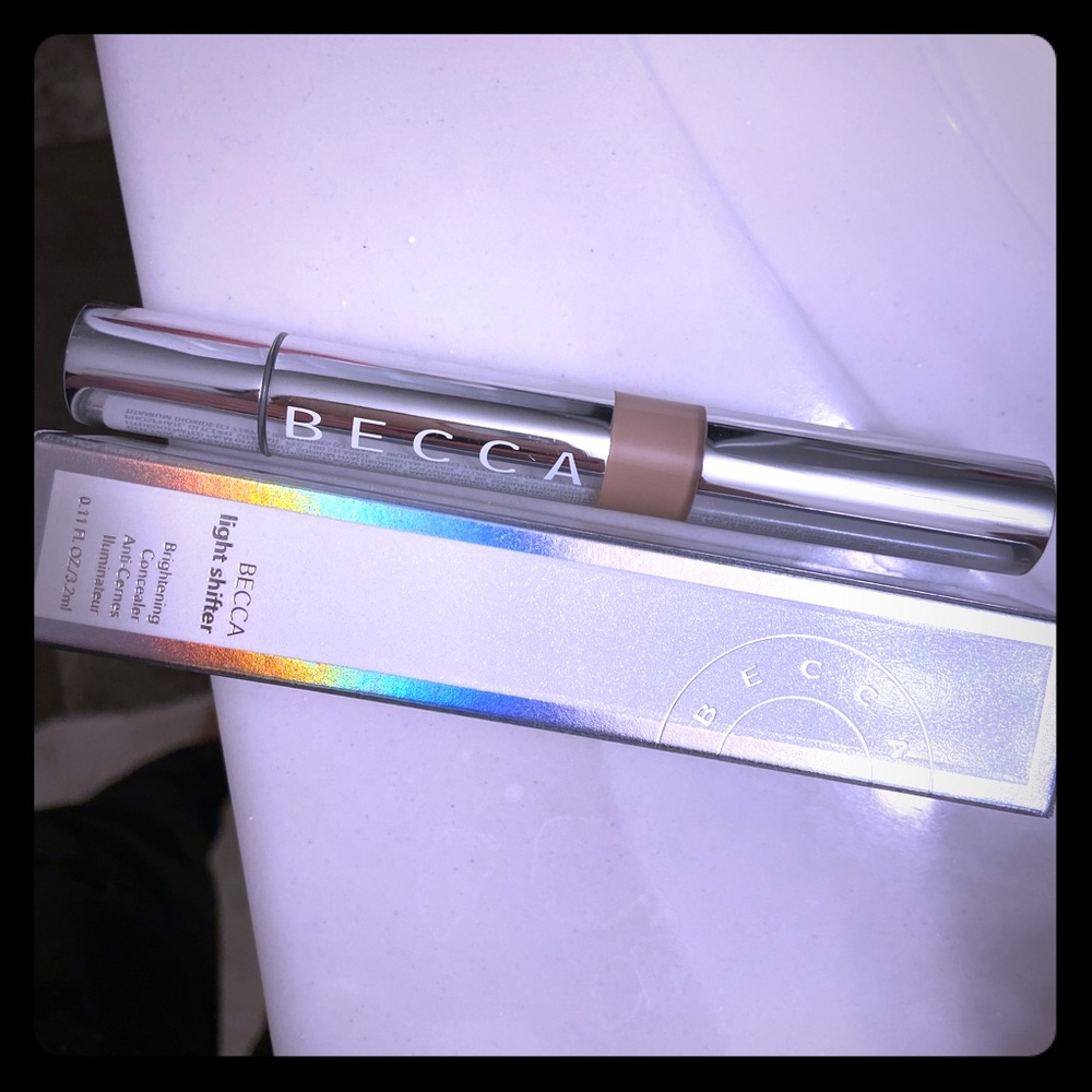 Becca Light Shifter Brightening Concealer